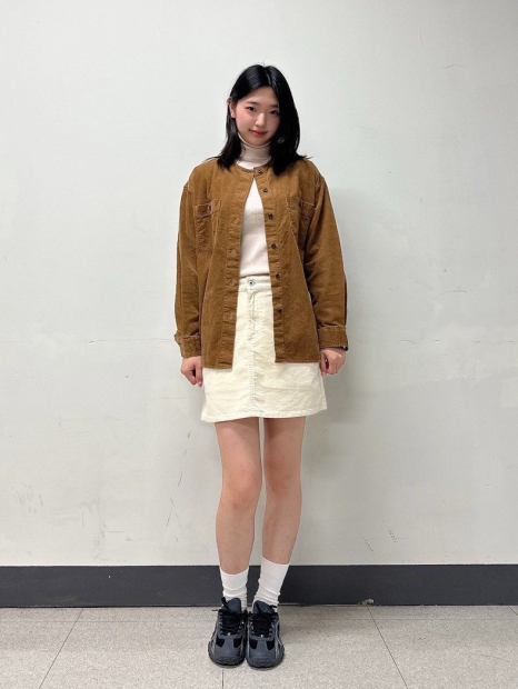 Вельветовая куртка UNIQLO на пуговицах 1159850538 (Коричневый M)