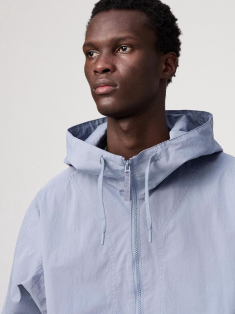 Легкая куртка Uniqlo ветровка с капюшоном 1159843356 (Серый S)