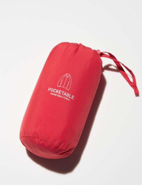 Ветровка женская Uniqlo компактная легкая куртка с капюшоном 1159851529 (Красный L)