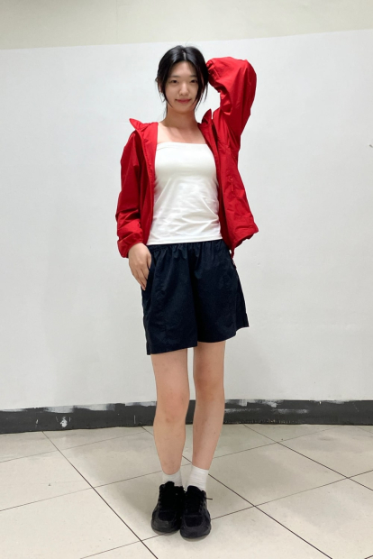 Ветровка женская Uniqlo компактная легкая куртка с капюшоном 1159851529 (Красный L)