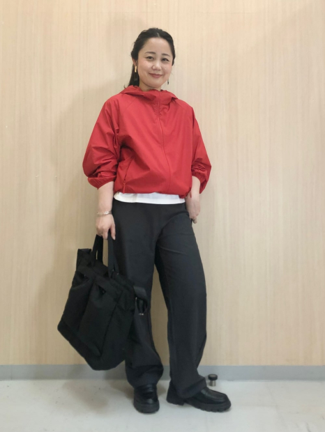 Ветровка женская Uniqlo компактная легкая куртка с капюшоном 1159851529 (Красный L)