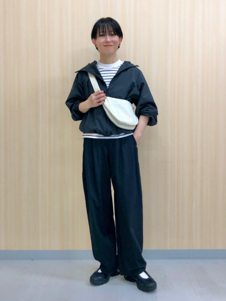 Вітровка жіноча Uniqlo компактна легка куртка з капюшоном 1159853153 (Чорний XXL)