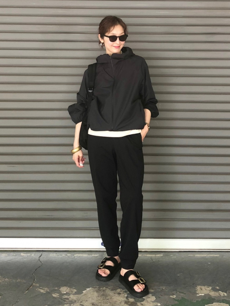 Вітровка жіноча Uniqlo компактна легка куртка з капюшоном 1159853153 (Чорний XXL)