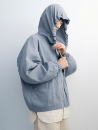 Легкая куртка Uniqlo ветровка с капюшоном 1159843356 (Серый S)