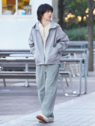 Легкая куртка Uniqlo ветровка с капюшоном 1159843356 (Серый S)
