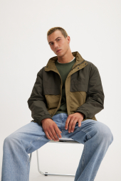 Чоловіча легка куртка із прихованим капюшоном Levi's ветровка 1159858104 (Оливковий XXL)