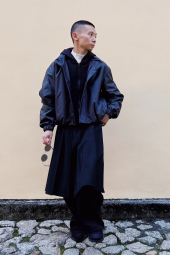 Легкая куртка Uniqlo со скрытым капюшоном 1159859110 (Черный XS)