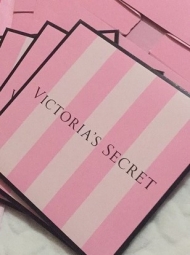 Розовая подарочная коробка Victorias Secret art543840 (размер S)