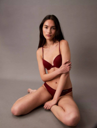 Гладкий бюстгальтер Calvin Klein 1159838021 (Красный 36C)