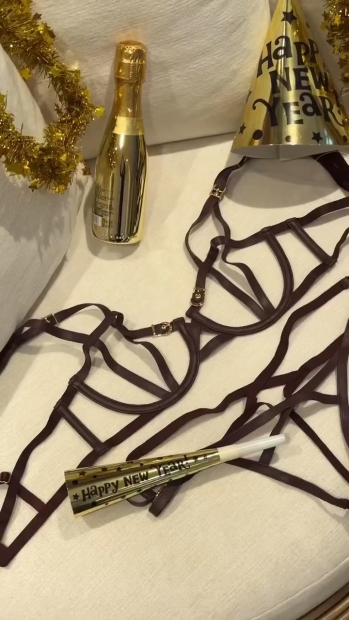 Открытый комплект белья Victoria's Secret из искусственной кожи 1159833440 (Бордовый S)