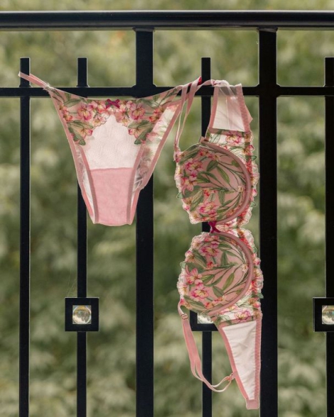 Женские трусики бразилиана Victoria's Secret с вышивкой 1159825955 (Розовый XL)