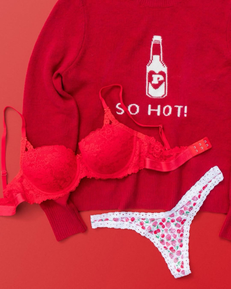 Мереживні трусики тонг Victoria's Secret Pink з принтом 1159831180 (Білий L)