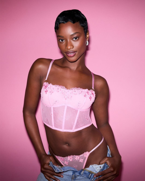 Женские трусики стринги Victoria's Secret с 3D вышивкой 1159835846 (Розовый XS)