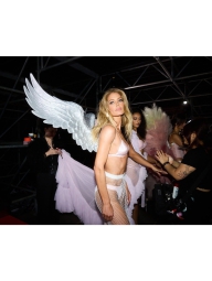 Трусики танга Victoria's Secret с логотипом из страз 1159819035 (Розовый S)
