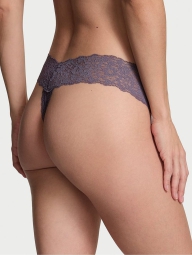 Кружевные трусики Victoria's Secret тонг с блестящими мини-пайетками 1159820992 (Фиолетовый XS)