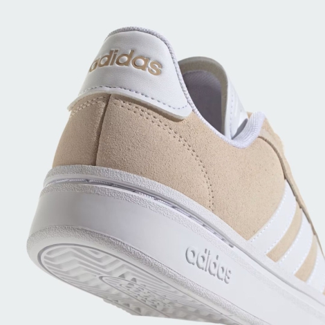 Женские кроссовки Grand Court Alpha Adidas из натуральной замши 41 1/3 (9 US) 26 см Бежевый 1159830237