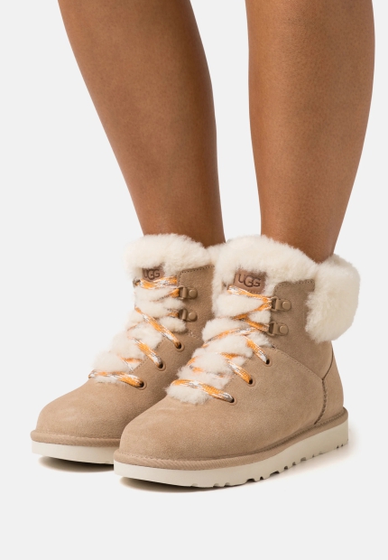 Женские ботинки UGG на шнурках 1159792735 (Бежевый, 38)