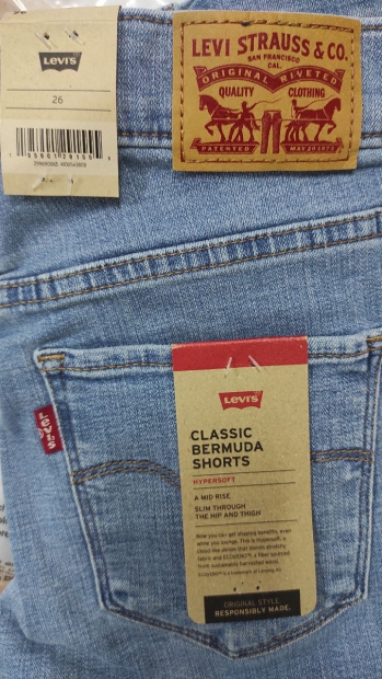 Женские джинсовые шорты Classic Bermuda Levi's бермуды 1159817958 (Голубой 26)