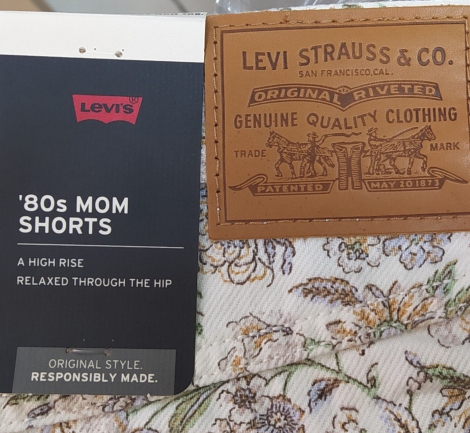 Женские джинсовые шорты 80s Mom Levi's с высокой посадкой 1159818512 (Молочный 27)