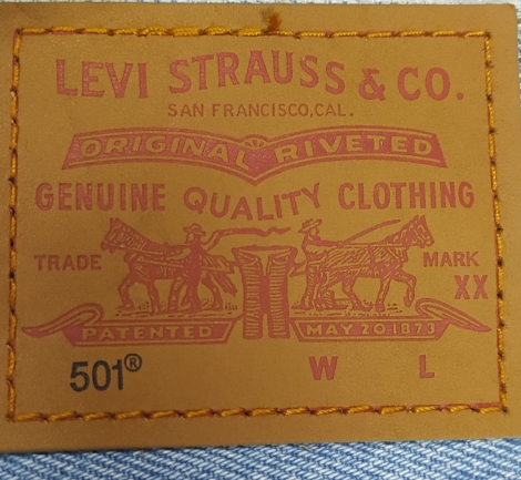 Женские джинсовые шорты Levi's 501 с рваными деталями 1159818189 (Голубой 31)