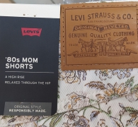 Женские джинсовые шорты 80s Mom Levi's с высокой посадкой 1159818512 (Молочный 27)