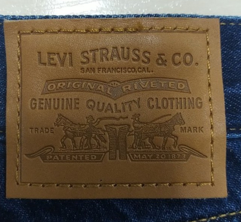 Женские джинсы Levi's 80s Mom 1159817723 (Синий W27 L30)