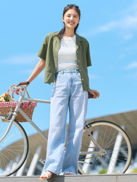 Женские джинсы UNIQLO широкие 1159832471 (Голубой W28 L33)