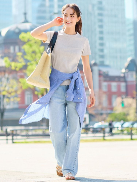 Женские джинсы UNIQLO широкие 1159832471 (Голубой W28 L33)