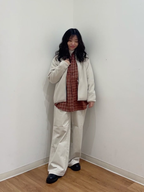 Костюм из вельвета куртка-рубашка и брюки UNIQLO 1159832735 (Белый S)