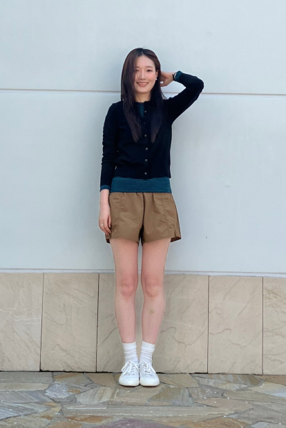 Женские шорты UNIQLO с карманами 1159835431 (Коричневый S)