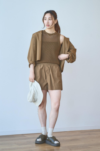 Женские шорты UNIQLO с карманами 1159835431 (Коричневый S)