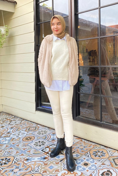 В'язаний светр Souffle Yarn UNIQLO 1159831950 (Молочний S)