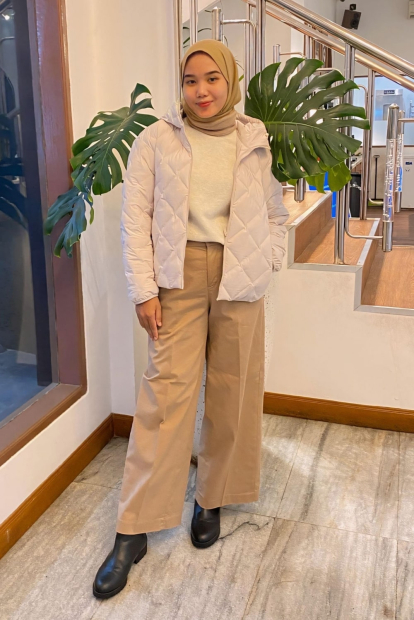 В'язаний светр Souffle Yarn UNIQLO 1159831950 (Молочний S)