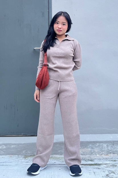 Эластичный свитер UNIQLO с V-образным вырезом 1159834073 (Коричневый L)