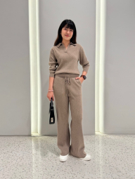 Эластичный свитер UNIQLO с V-образным вырезом 1159834073 (Коричневый L)