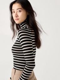 Женский свитер с высоким воротником UNIQLO из мериносовой шерсти 1159835352 (Черный L)