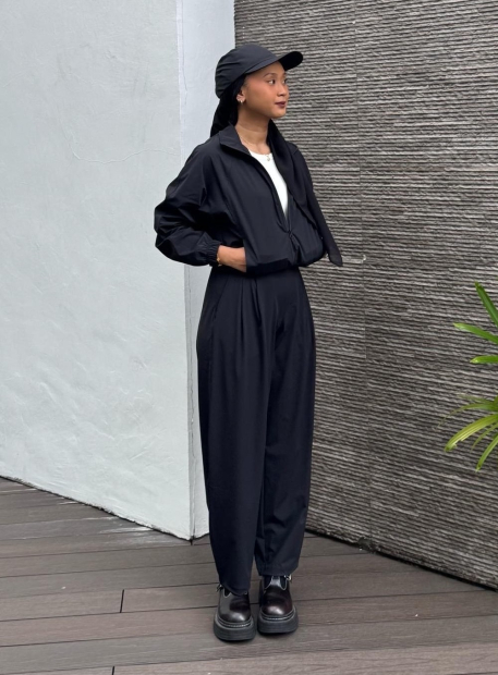 Ультраэластичная ветровка Uniqlo легкая куртка 1159833942 (Черный S)