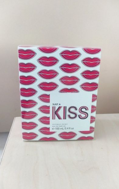 Парфюмированная вода Just A Kiss Victoria's Secret 1159806357 (Белый, 100 ml)