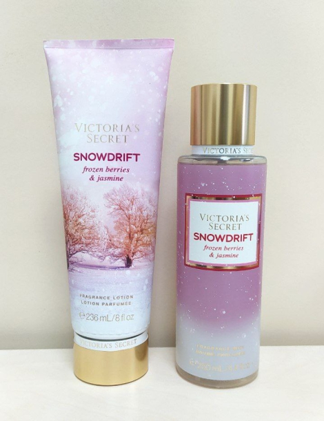 Набір для тіла Victoria's Secret Snowdrift Frozen Berries & Jasmine спрей та лосьйон 1159794412 (Рожевий, 250/236 ml)